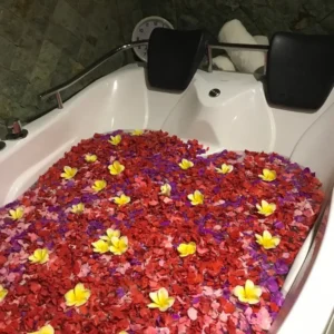 Royal Rose Bath Couple